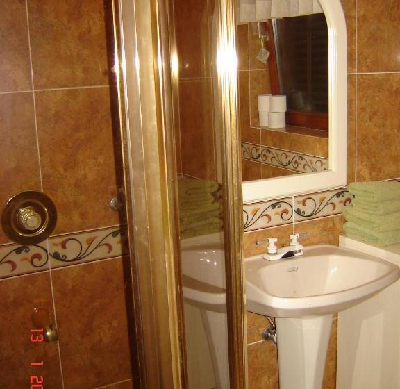 اتاق لوکس با چشم‌انداز دریا, Accommodation Tomcuk