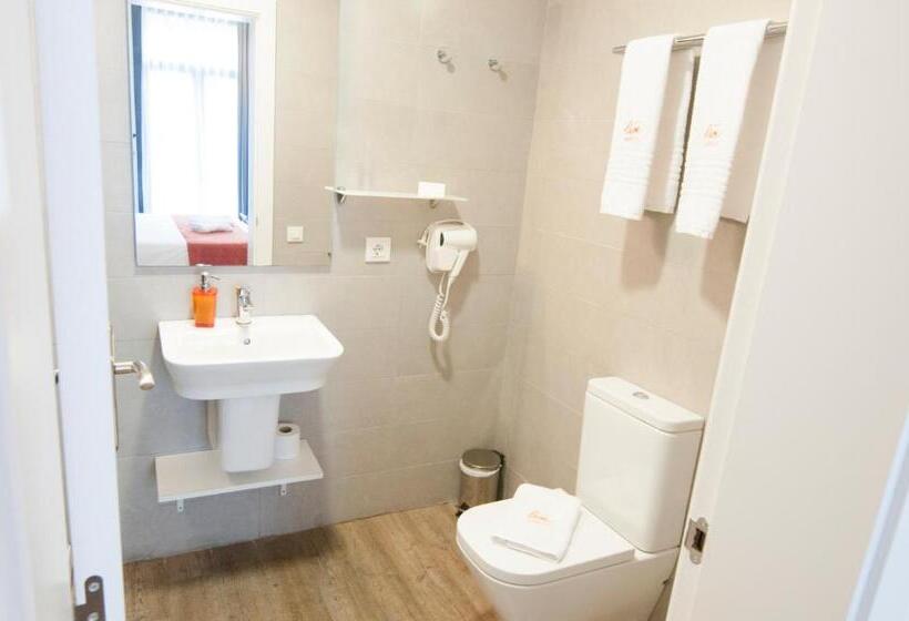 اتاق استاندارد سه نفره, Hostal Live Barcelona