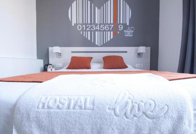 Superior Room with Terrace, Hostal Live Barcelona