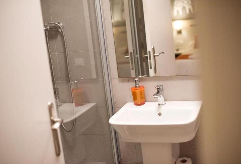 اتاق استاندارد, Hostal Live Barcelona