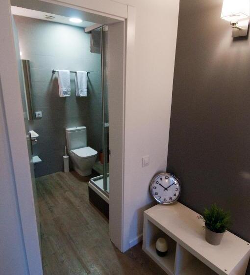 Superior Room with Terrace, Hostal Live Barcelona