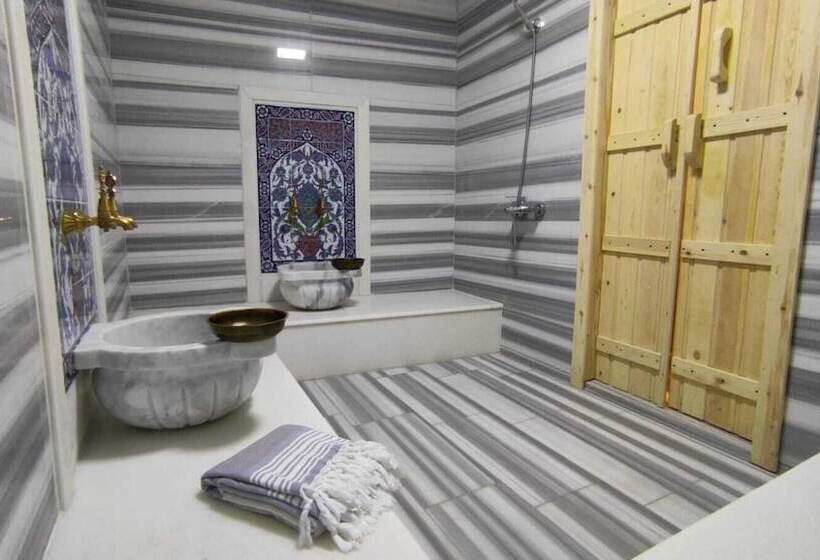 Quarto Romântica, Torrhebia Dag Evi
