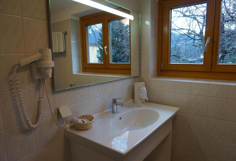 استودیوی استاندارد, Landhotel Pacher