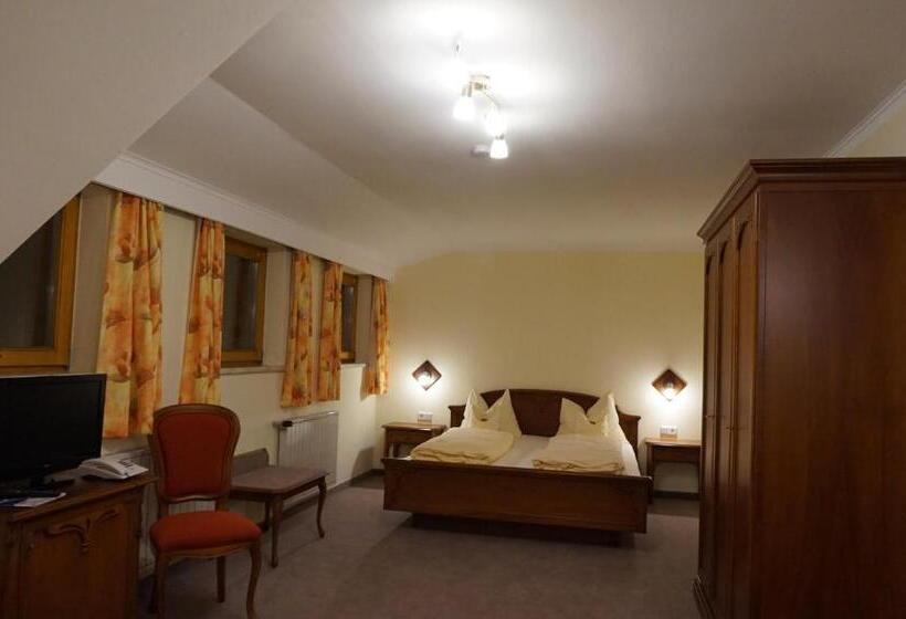 استودیوی استاندارد, Landhotel Pacher