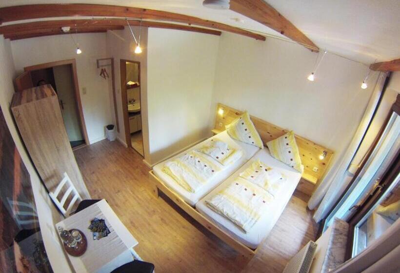 标准间, Karawanken Lodge