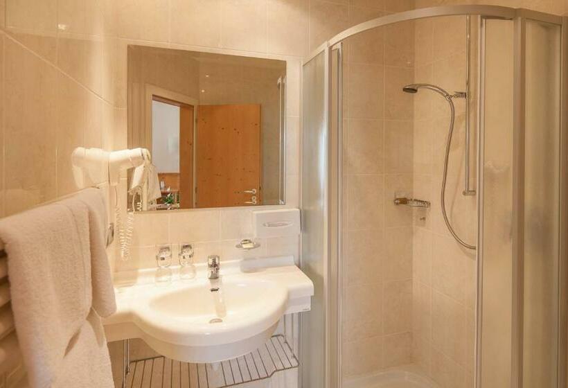 اتاق استاندارد با بالکن, Vinumhotel Feldthurnerhof