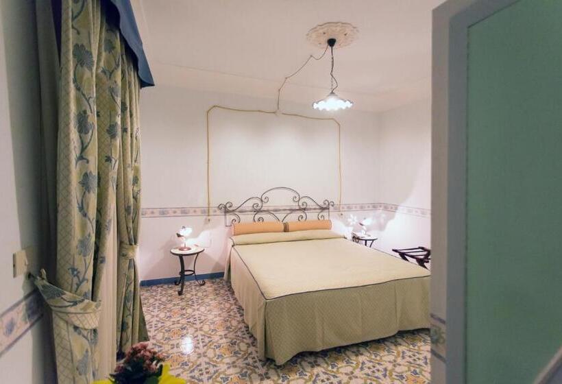 اتاق لوکس با وان آب گرم, Fico D India Relais