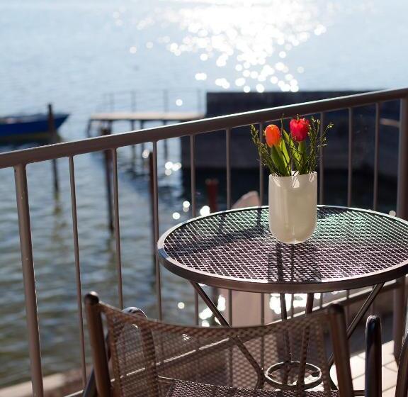 Номер Стандарт Вид на Озеро, Restaurant Seehalde