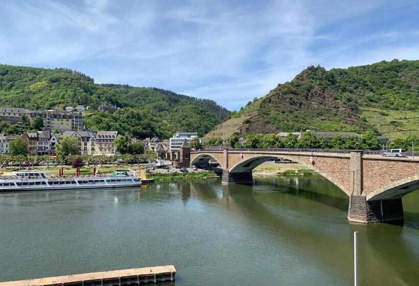 اتاق استاندارد با چشم‌انداز رودخانه, Am Hafen