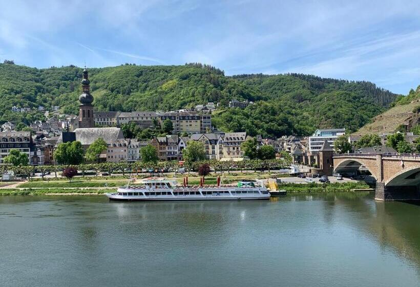 سوئیت راحتی, Am Hafen