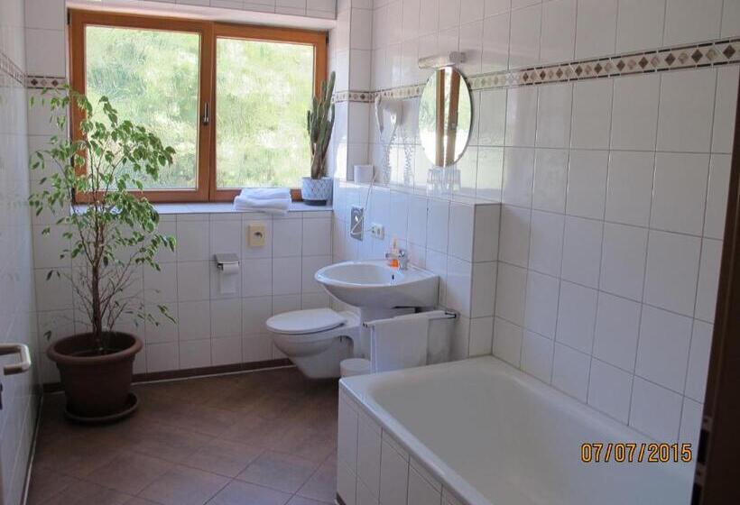 Номер Стандарт, Kastanienhof