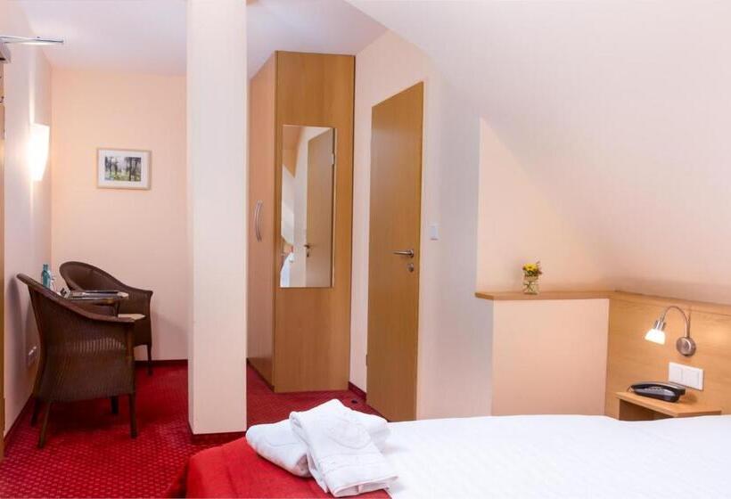 Номер Стандарт, Waldhotel Schinkenwirt