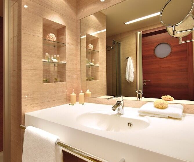 اتاق سوپریور, Aquarius Spa
