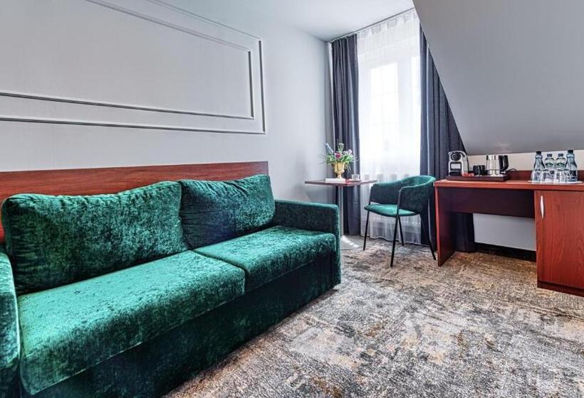 اتاق خانوادگی, St Lukas Medical & Spa