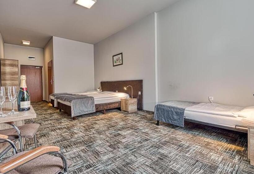 اتاق راحتی سه تخته, St Lukas Medical & Spa