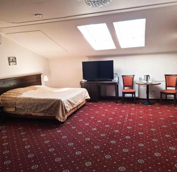 اتاق لوکس خانوادگی, Royal Hotel Modlin