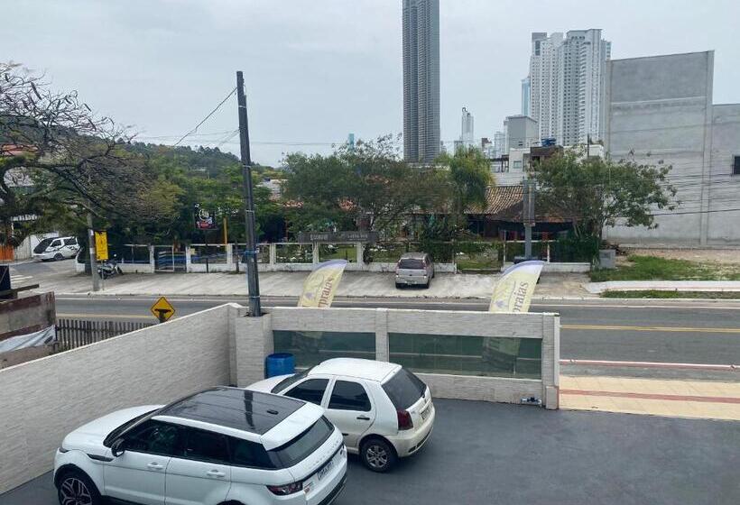 اتاق استاندارد سه نفره, Interpraias