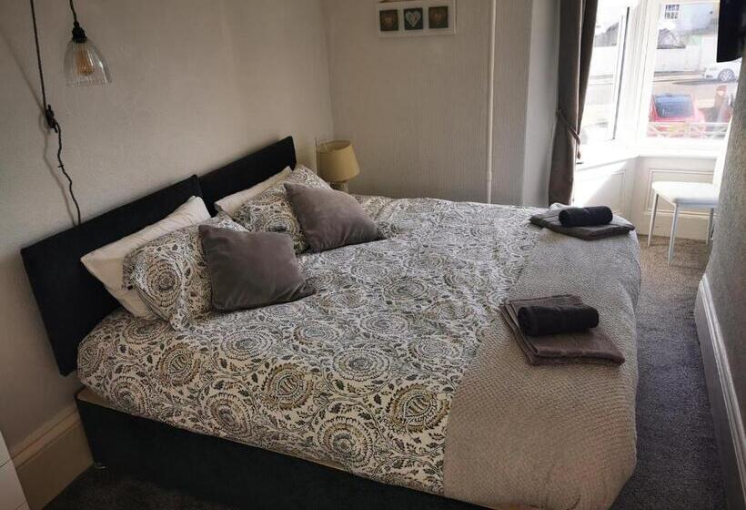 Номер Стандарт Вид на Море, The Thoresby   Room Only