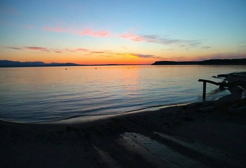 Дом 2 Спальни, Mutiny Bay Cottage