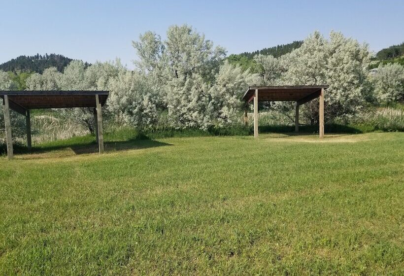 چادر با خدمات رفاهی پایه, Suzies Camp