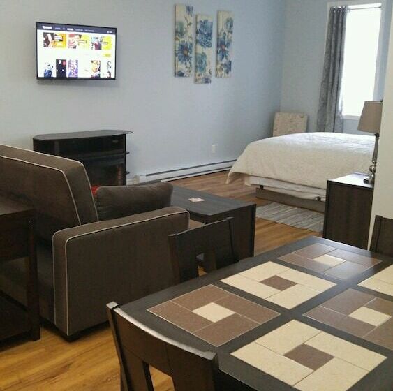 수피리어 스튜디오, Canalside Restaurant, Inn & Kitchen Store