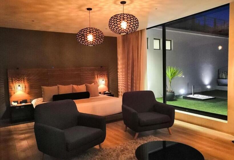 سوئیت جونیور با تراس, Ilo Rojo Hotel Boutique