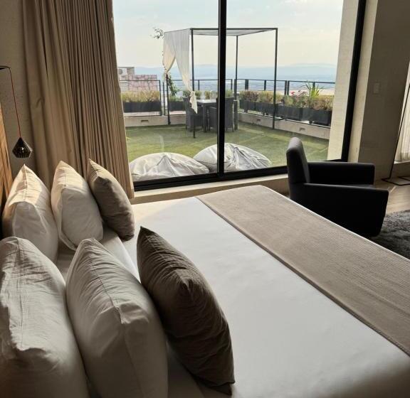 سوئیت جونیور با تراس, Ilo Rojo Hotel Boutique