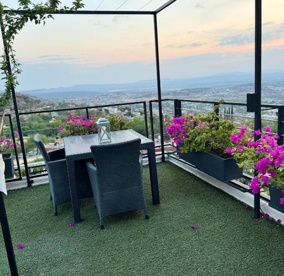 سوئیت جونیور با تراس, Ilo Rojo Hotel Boutique