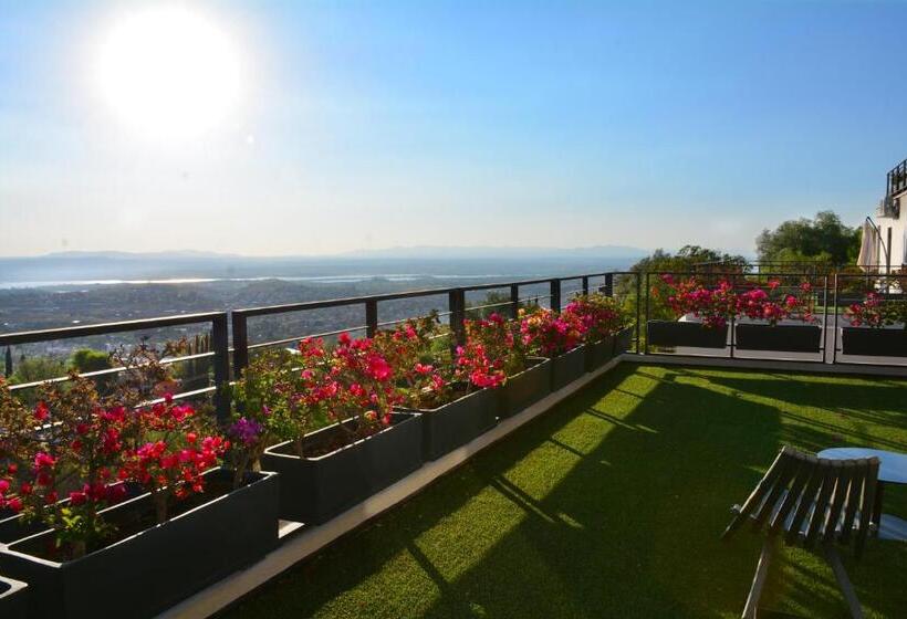 سوئیت جونیور با تراس, Ilo Rojo Hotel Boutique