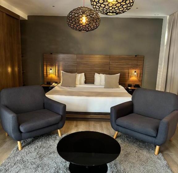 سوئیت جونیور با تراس, Ilo Rojo Hotel Boutique