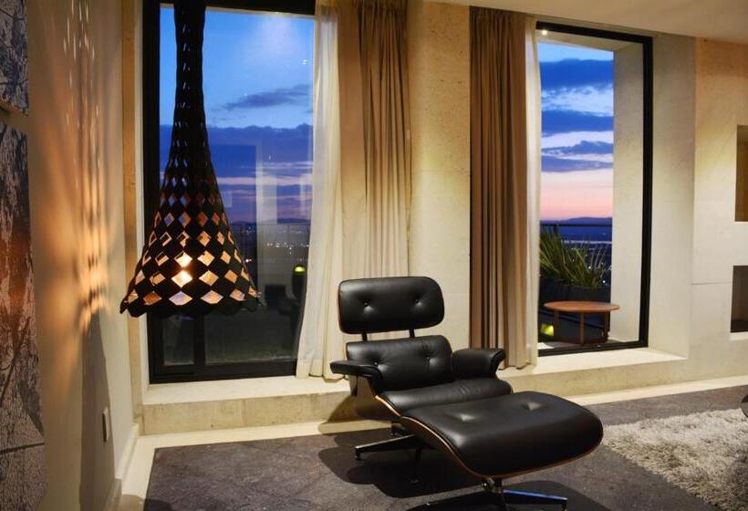 سوییت خانوادگی, Ilo Rojo Hotel Boutique