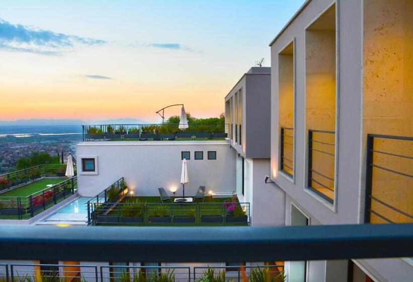 سوییت خانوادگی, Ilo Rojo Hotel Boutique