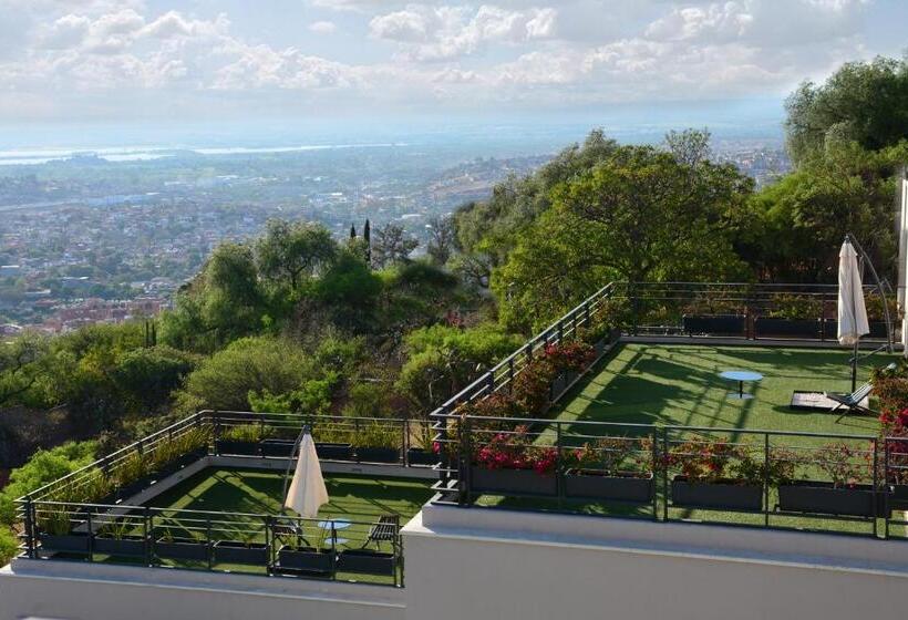سوییت خانوادگی, Ilo Rojo Hotel Boutique