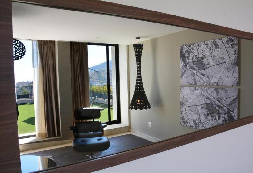 سوییت خانوادگی, Ilo Rojo Hotel Boutique