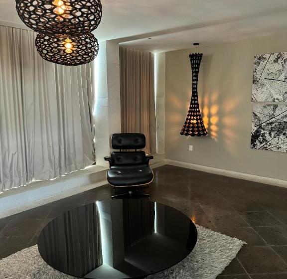 سوئیت پرزیدنت, Ilo Rojo Hotel Boutique