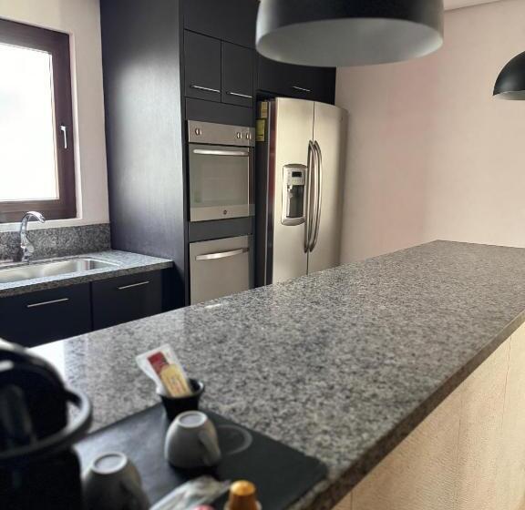 سوئیت پرزیدنت, Ilo Rojo Hotel Boutique