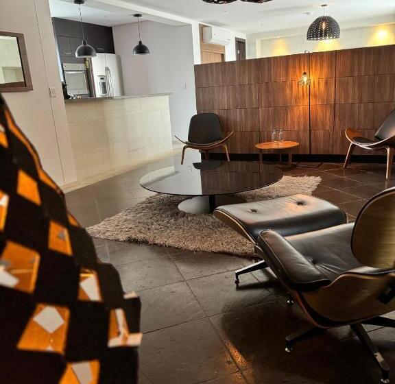 سوئیت پرزیدنت, Ilo Rojo Hotel Boutique