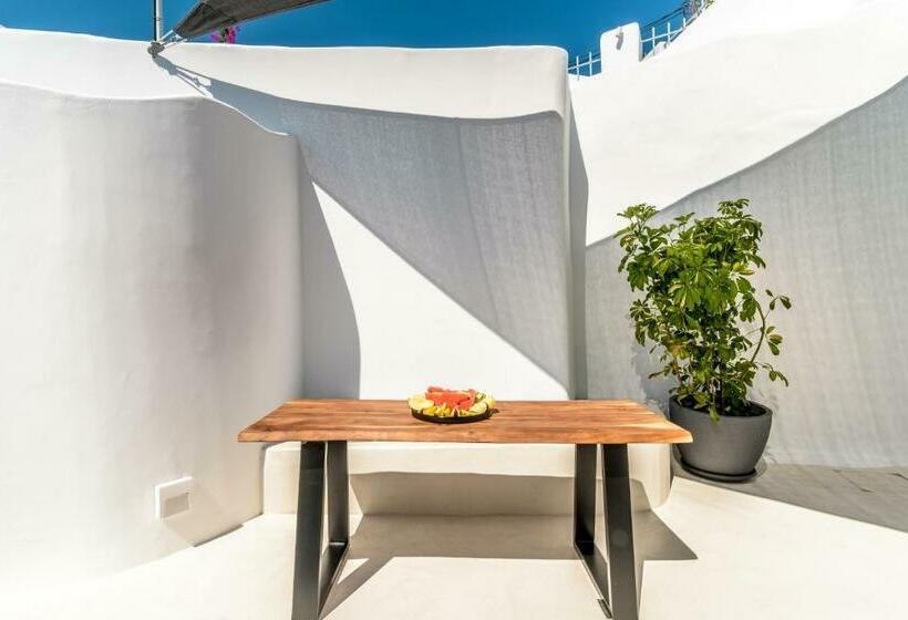 سوئیت با وان آب گرم, Anila Suites