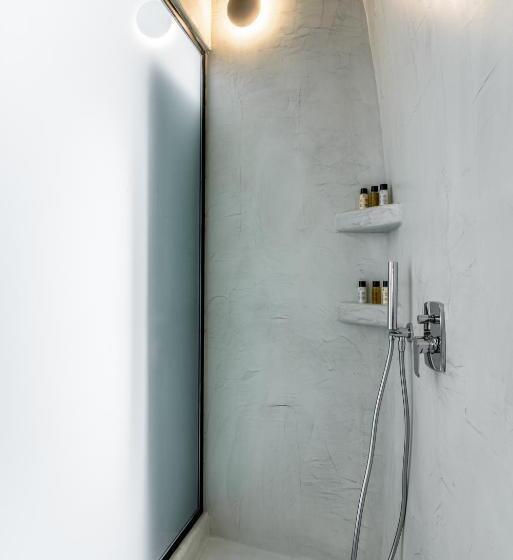 سوئیت با وان آب گرم, Anila Suites