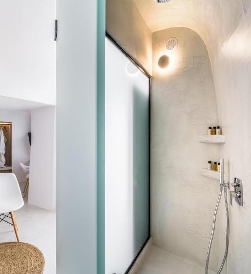 سوئیت با وان آب گرم, Anila Suites