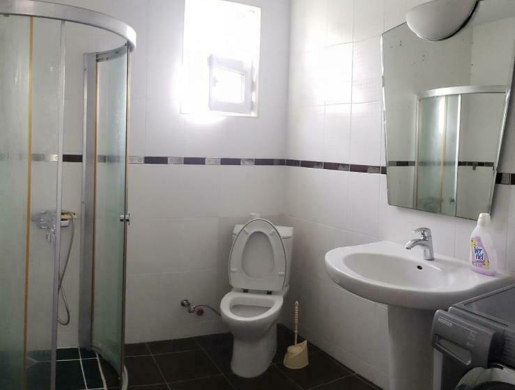 اتاق خانوادگی با سرویس بهداشتی مشترک, Enigma House