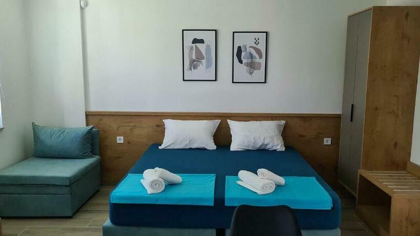 اتاق کلاسیک سه تخته, G&g Suites