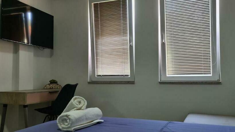 اتاق کلاسیک سه تخته, G&g Suites