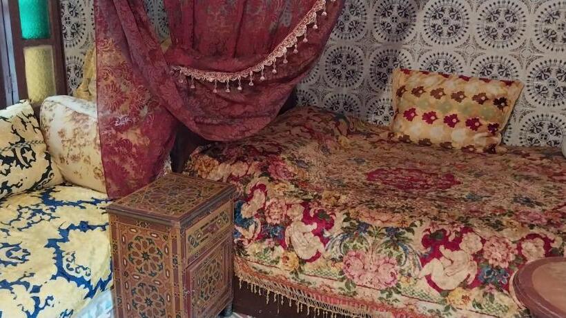 اتاق استاندارد سه نفره, Riad Lala Zakia