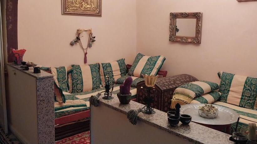اتاق خانوادگی, Riad Lala Zakia