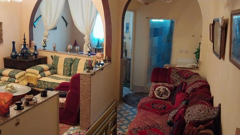 اتاق خانوادگی, Riad Lala Zakia