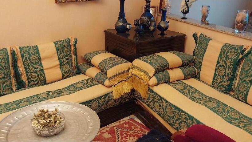 اتاق خانوادگی, Riad Lala Zakia