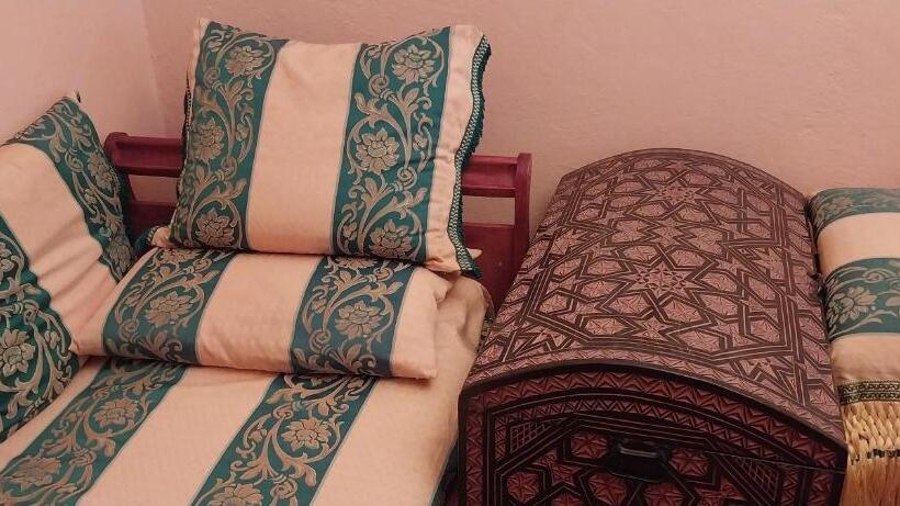 اتاق خانوادگی, Riad Lala Zakia