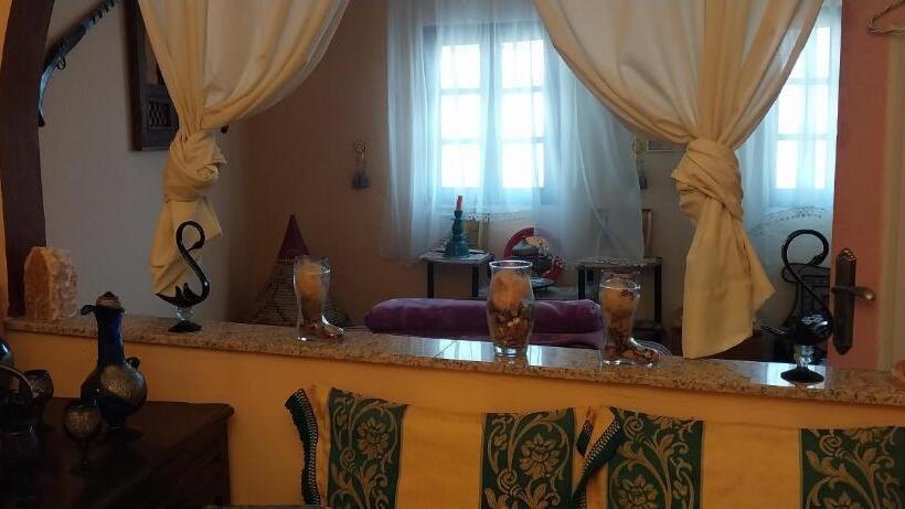 اتاق خانوادگی, Riad Lala Zakia