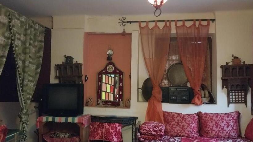 اتاق استاندارد سه نفره, Riad Lala Zakia